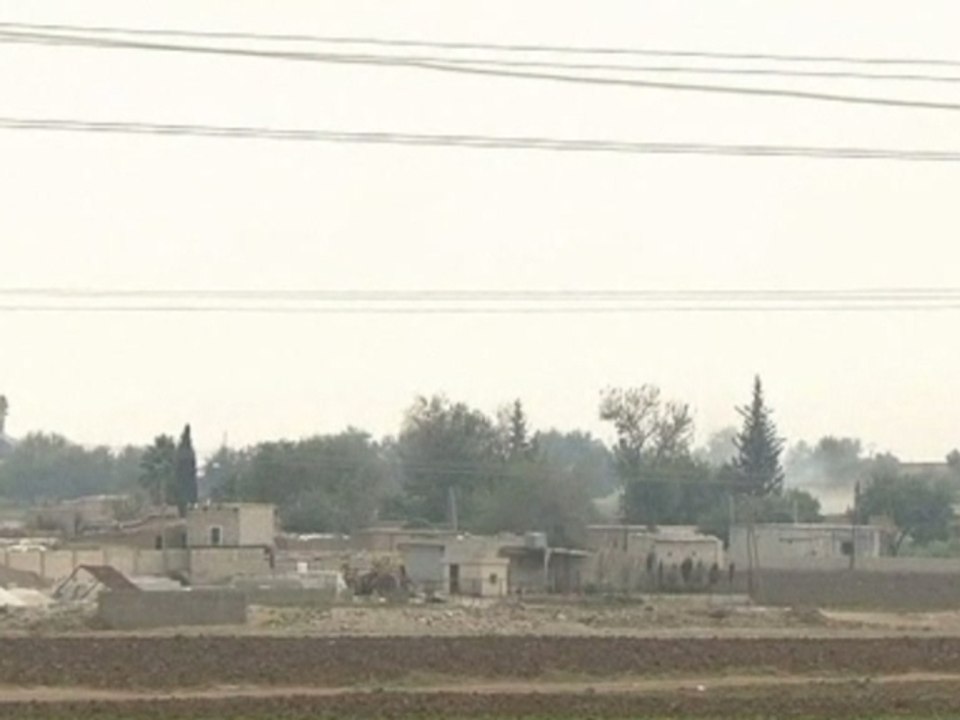 Clashes erupt in Syria border town