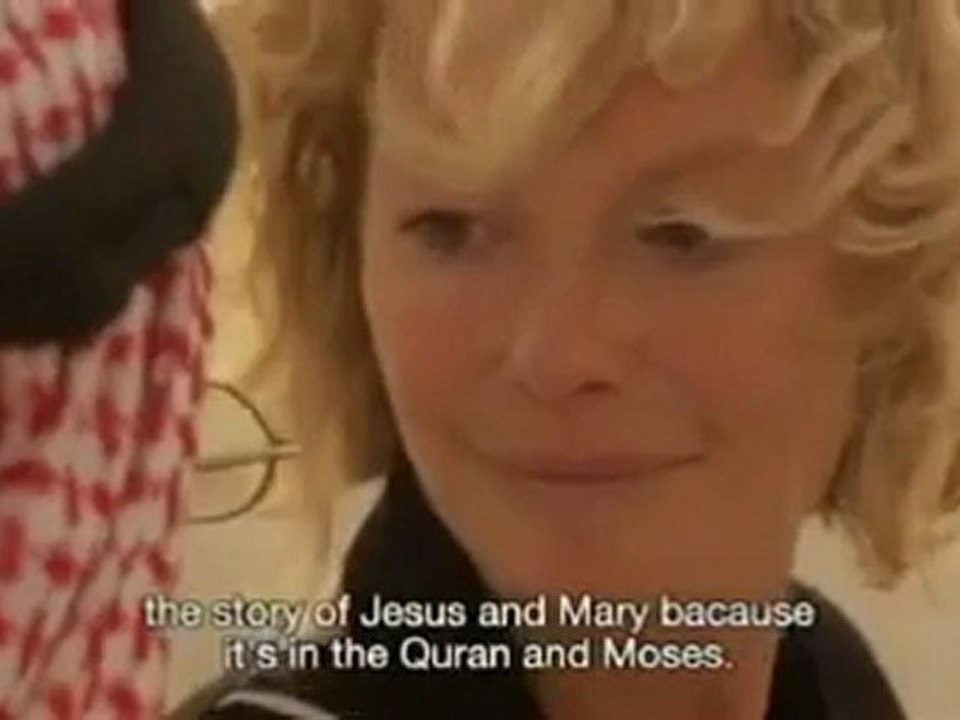 journaliste british pleure a l'appel pour la prière.mp4