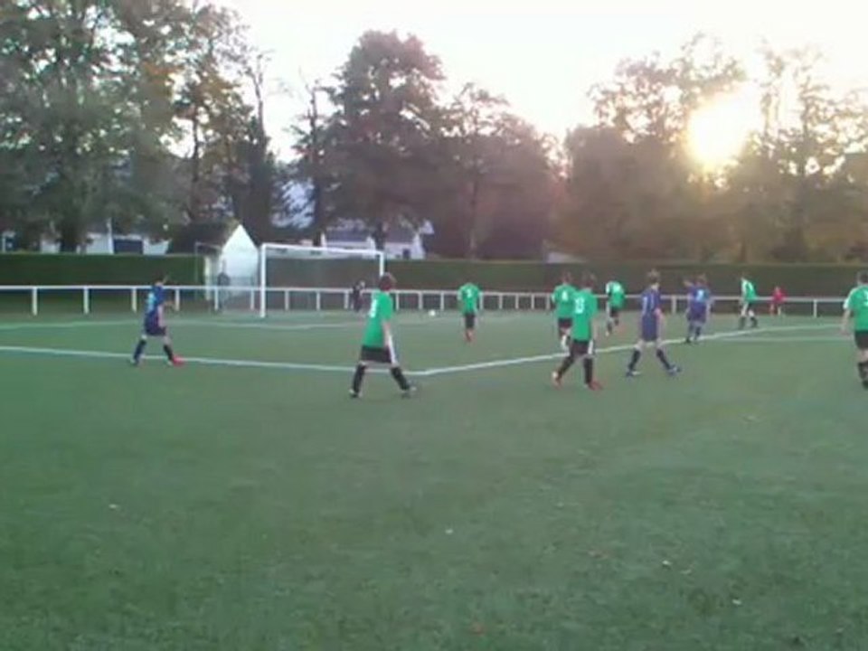 U15 equipe bleue Plumergat 10 novembre 2012: joli numero de Tudy.
