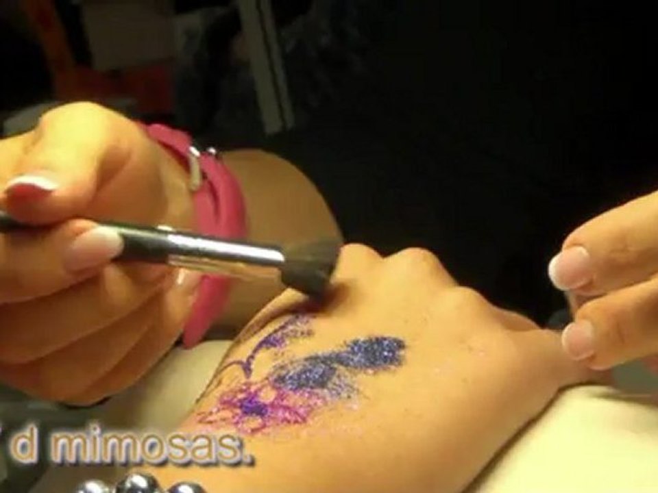 Vallet S 10 11 2012.Salon 1001.création de desseins de paillettes de couleurs.