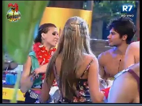 Ísis e Carril falando que Claudinha tem que ficar 07/11 festa