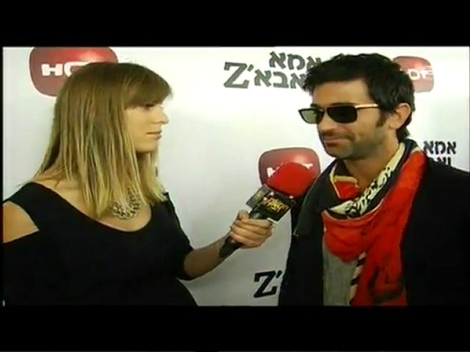 אלין לוי מראיינת את משתתפי הסדרה אמא ואבאז