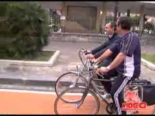 下载视频: Napoli - Luigi De Magistris inaugura la pista ciclabile (live 10.11.12)