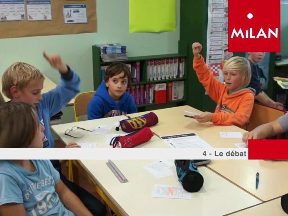 Débat en classe sur les droits de l'enfant