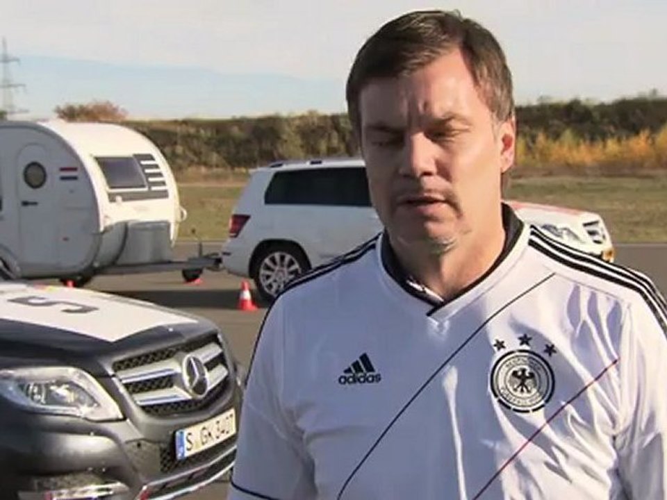 Mercedes-Benz: Ehemalige Nationalspieler von Deutschland und Niederlande liefern sich ein besonderes Duell