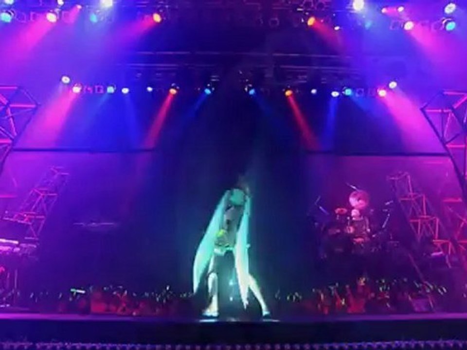 MiKu SinGs In SpaNisH/ Tell me you love me