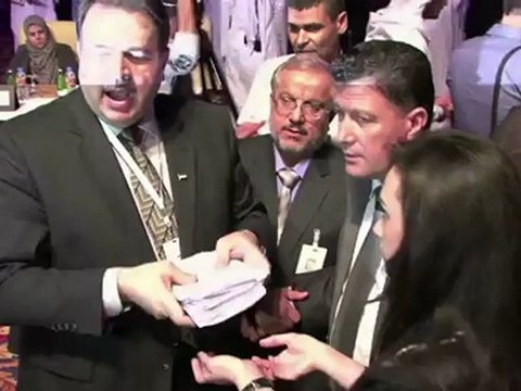 Ahmed Moaz é eleito líder da oposição síria