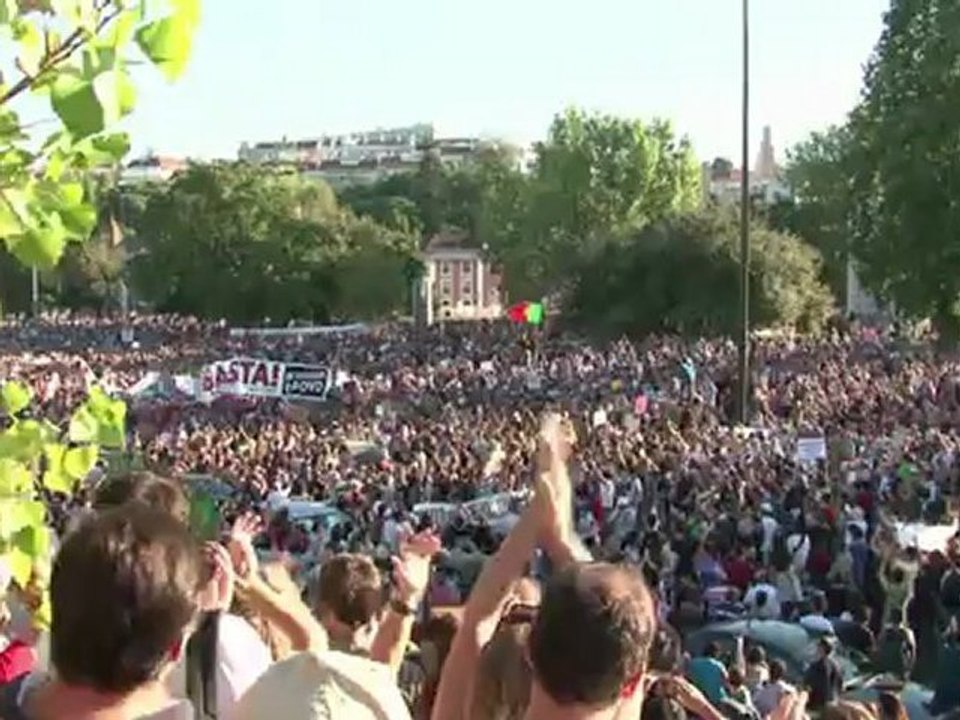 Muschelsuchen gegen die Armut im krisengeschüttelten Portugal