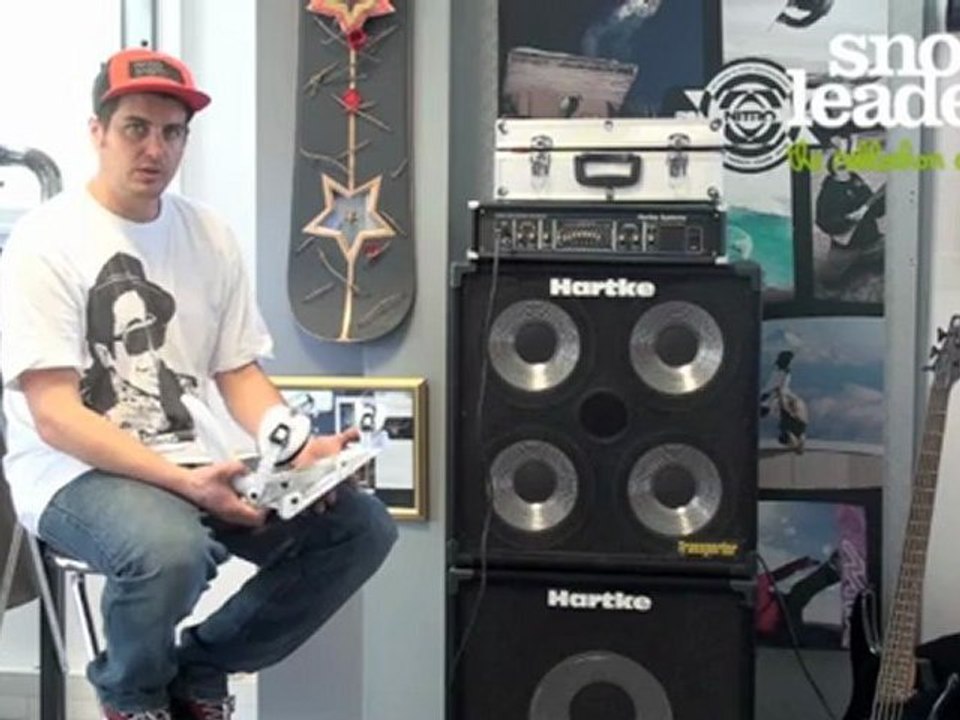 Snowleader présente la fixation de snowboard Blackhawk de Raiden