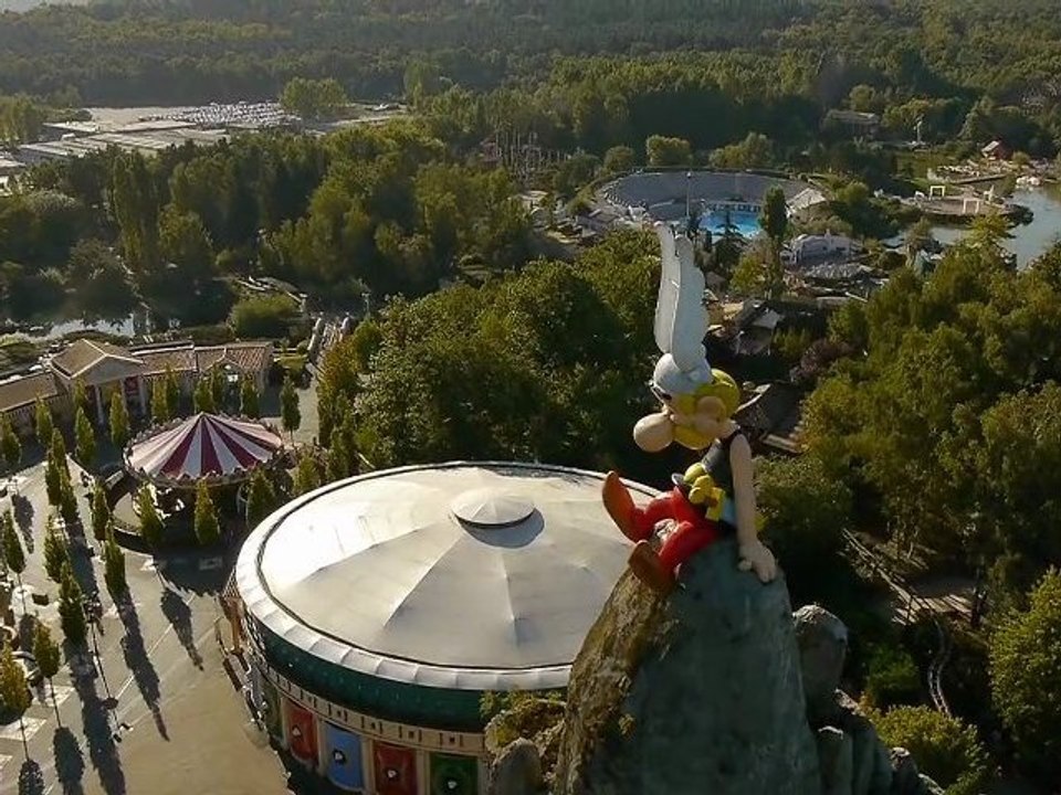 Vue aérienne du Parc Astérix - Hélicam