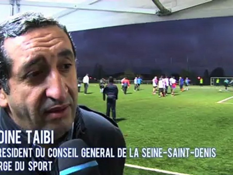 Inauguration du terrain synthétique Roland-Watel à Stains.