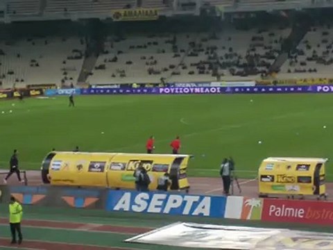 Κάρολ και Μέγκιερι βγαίνουν για ζέσταμα στο ΟΑΚΑ