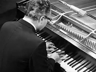 Dave Brubeck Dörtlüsü 'Take Five' Gerçekleştirir