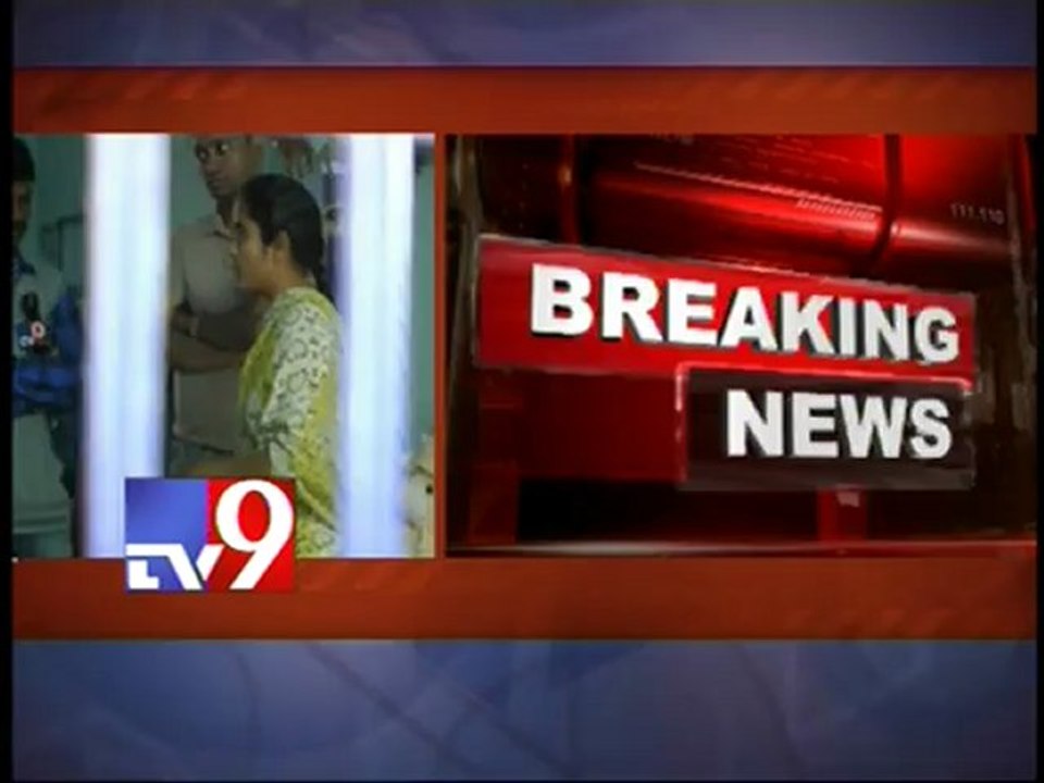 Robbers attack aged couple with weapons for money