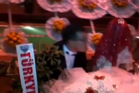 Gelini yalnız bırakan şaka