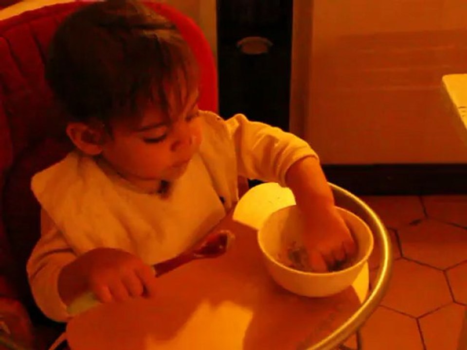 Je mange toute seule (2ème partie)