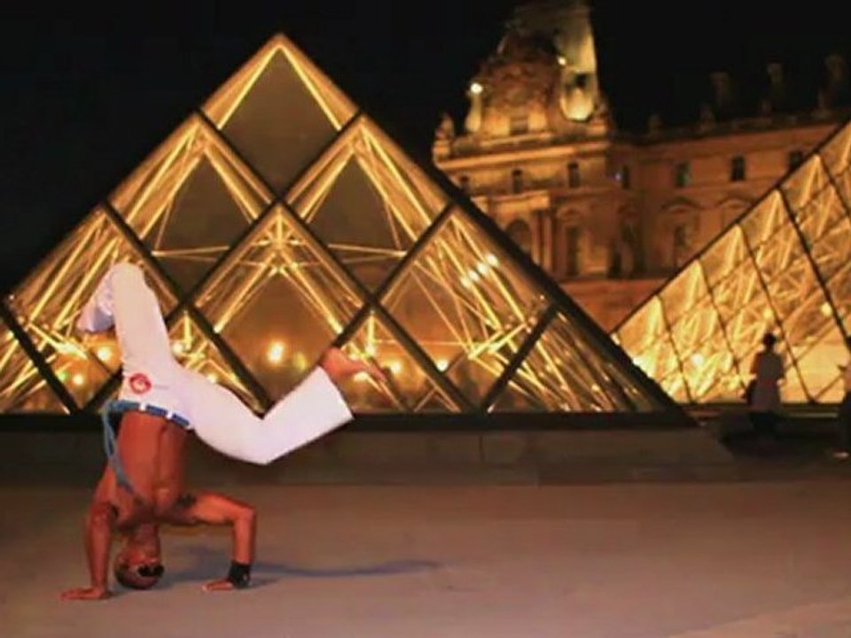 Bamba Jogaki Capoeira Paris,  Spectacles de Capoeira et acrobaties pour évènement soirée, fête anniversaire emission TV