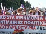 Cientos de funcionarios griegos protestan contra los...