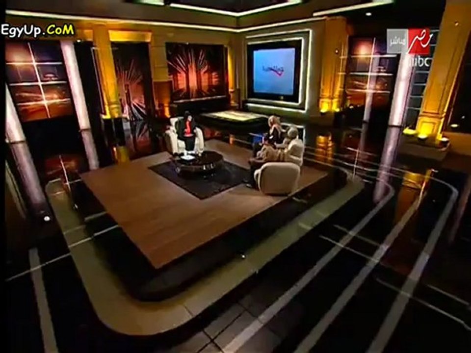 شاهد تعذيب المدرسيين لـ الطلاب فى المدارس .. مدرس يضرب طفل بالبونيه والجزمة فى ركبته ليصاب برباط صليبى