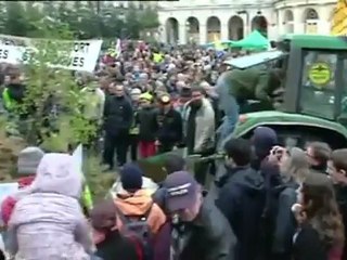 Rennes - plus de 2 000 manifestants et 100 tracteurs pour dire non à l'aéroport