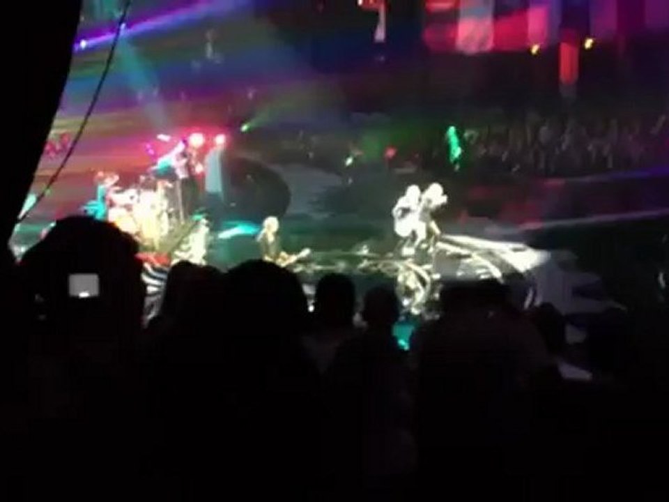 No Doubt Looking Hot Live MTV EMA 2012