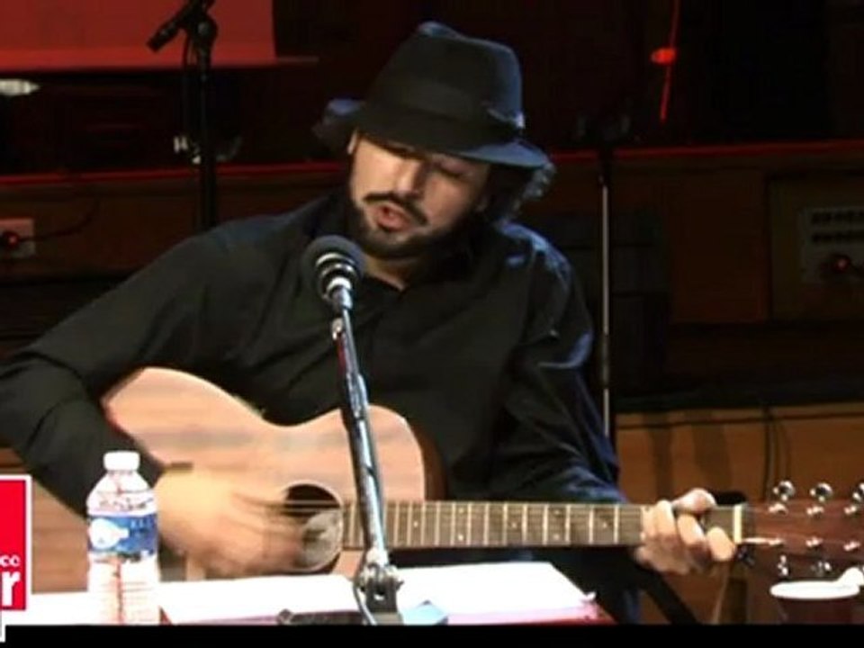 Vincent Elbaz, le serveur et le petit oiseau - La chanson de Redouanne Harjane