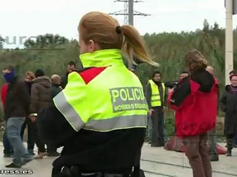 Los piquetes provocan barricadas en Barcelona