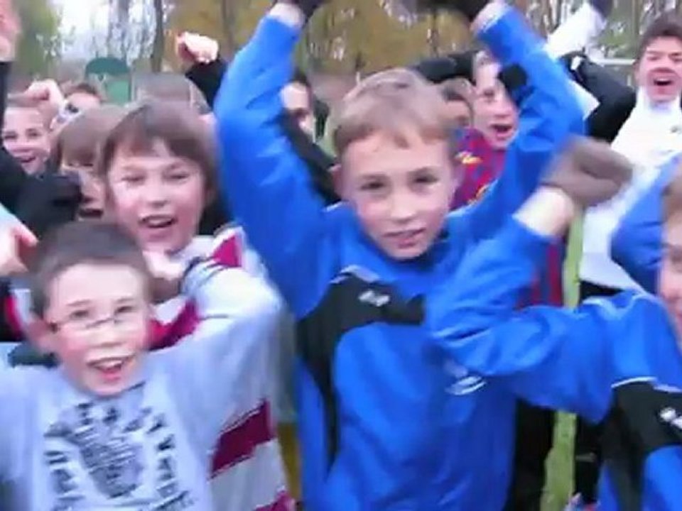 Football, Coupe de France: les jeunes de l'US Breteuil supportent l'équipe senior du club