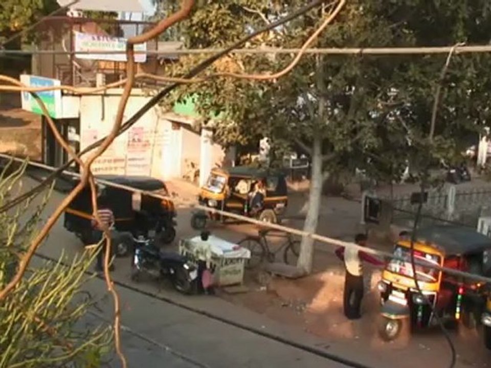 23 - Buscando la guesthouse en Orchha - Viaje a India de mochileros