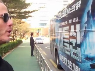 World Tour - Battlebus - Featurette World Tour - Battlebus (English)