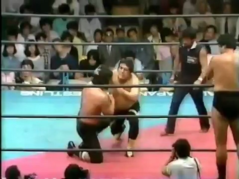 Jumbo Tsuruta & Motoshi Okuma vs Riki Choshu & Yoshiaki Yatsu