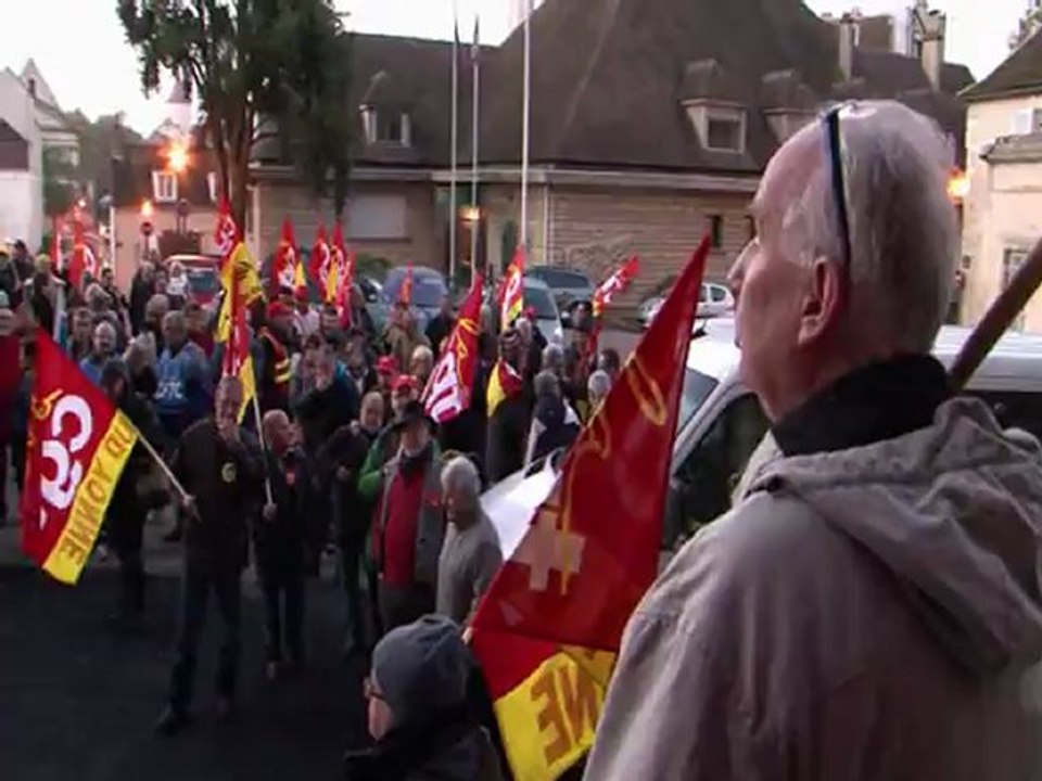 Rassemblement pour la journée européenne contre l'austérité devant la préfecture  à Auxerre