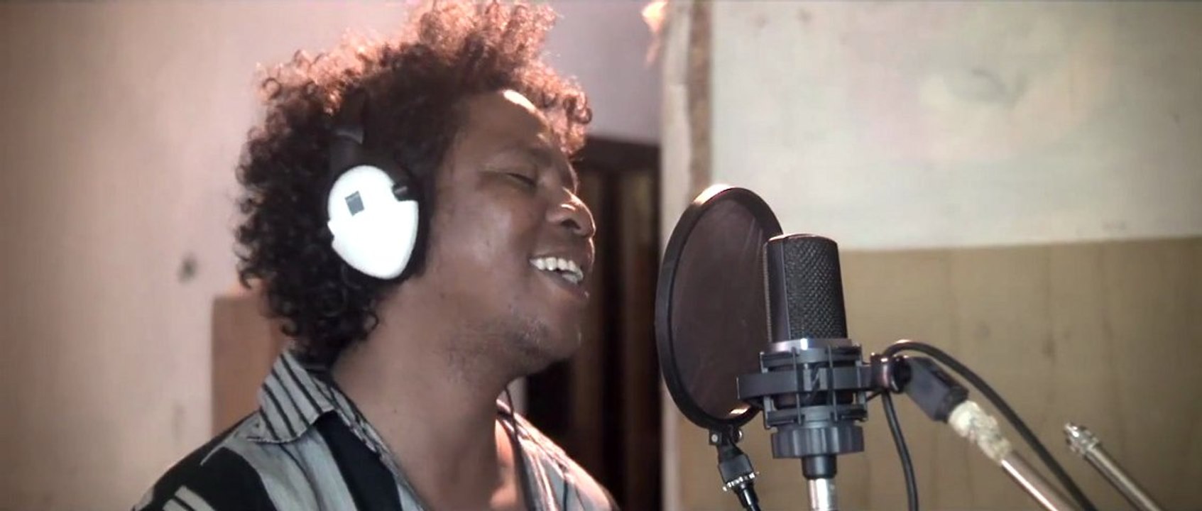 OLOMBELO RICKY, DAMA, JAOJOBY, BAKIDY GEGETTE, ....   -   ZARIDAINA   (Clip du Festival International du Film des Droits de l'Homme Antananarivo) - gasy