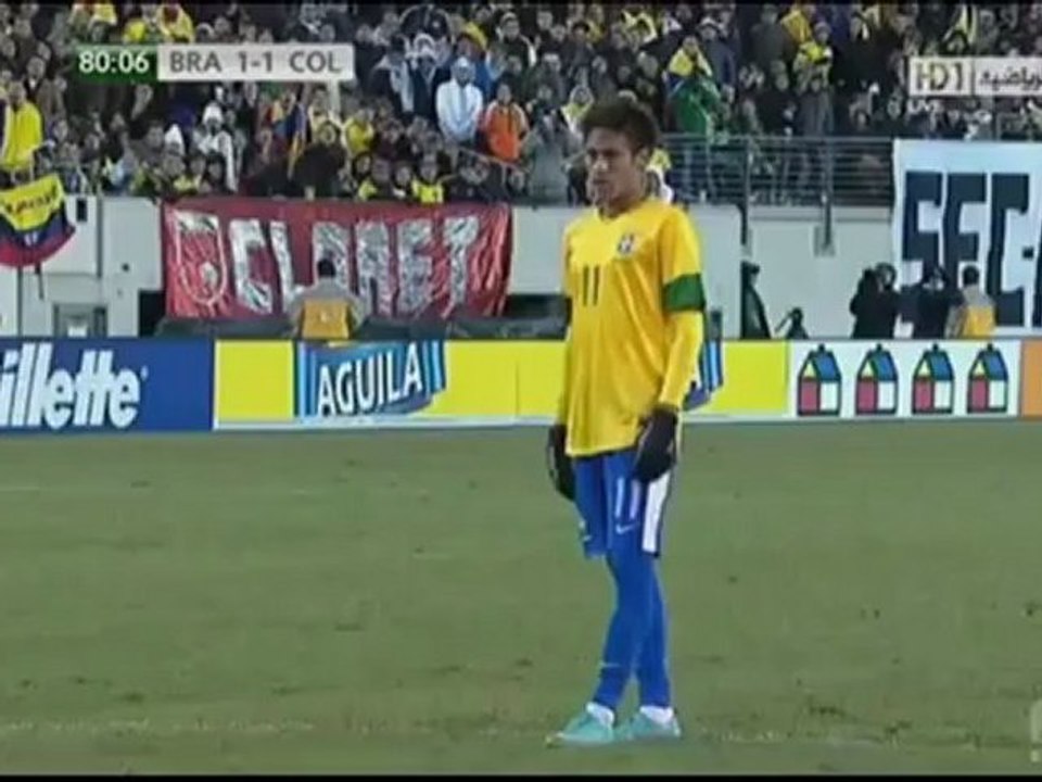 Neymar rate complètement son pénalty !