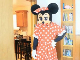 Minnie Mouse TWERKS! (@TheKingOfWeird)
