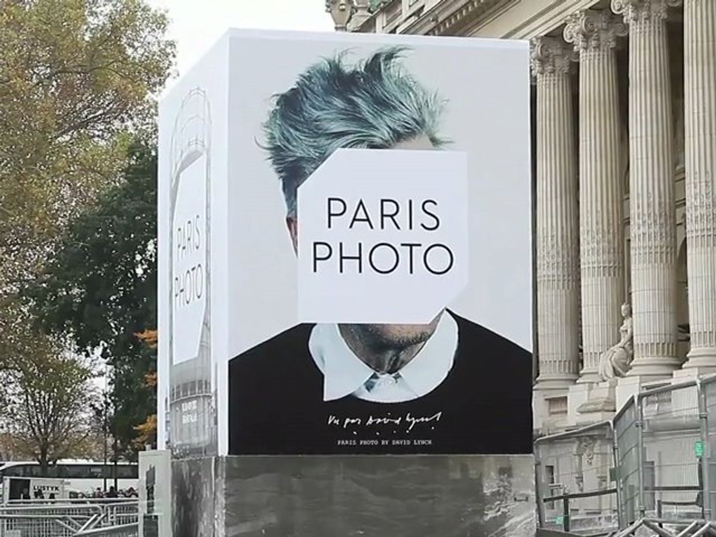 ⁣Giorgio Armani surfe au Grand Palais pour Paris Photo