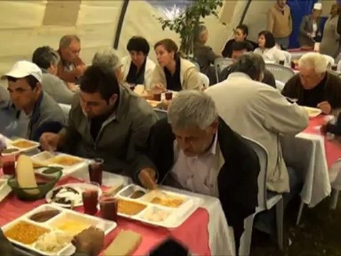 Güzelbahçe Yaka Mahallesi'nde Muharrem Ayı İftar Yemeği