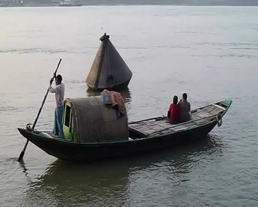 Amar Bhubon Kanpete Roy. Nazrul Geeti by Firoza Begum