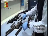 Napoli - Arsenale di armi in un cassonetto. Mitragliatrici, bombe a mano e munizioni (14.11.12)