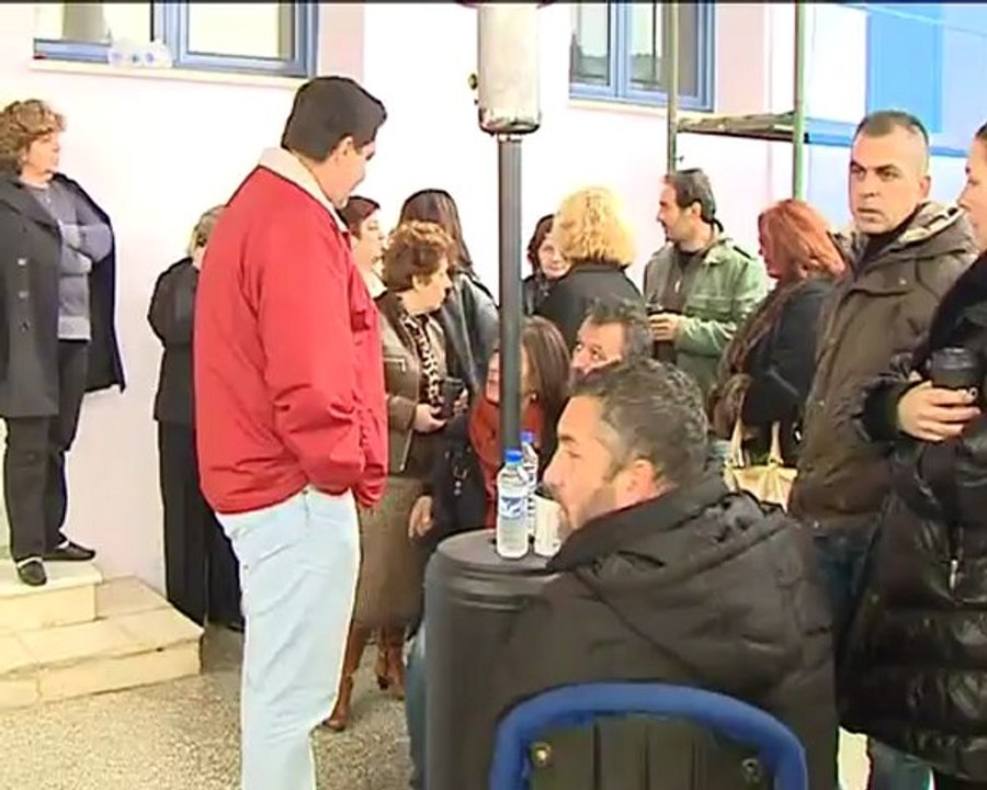 Συνεχίζουν την κατάληψη οι εργαζόμενοι  στον δή...
