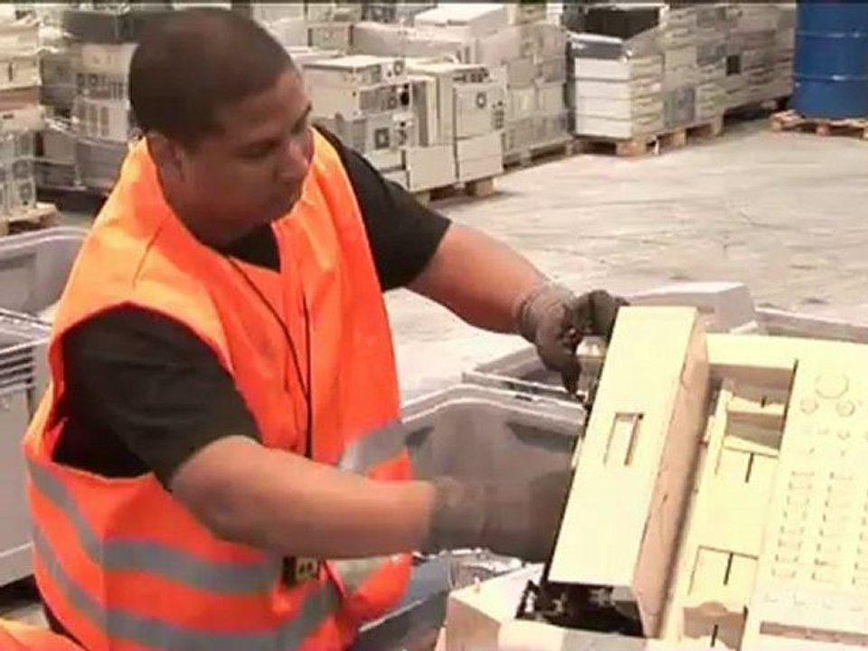 Let´s manage your WEEE together - Veolia propreté