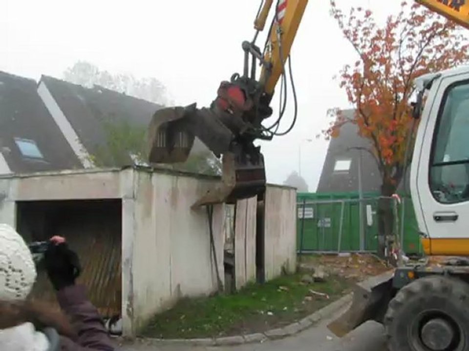 Beauvais : Destruction des garages rue des Jonquilles