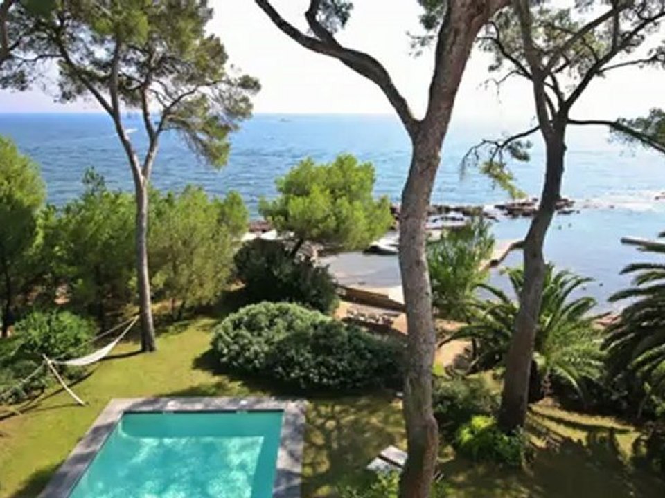 Propriété à vendre Golf de Saint Tropez - Pieds dans l'eau - Plage et port privés