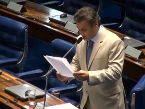 Aecio Neves: Carlos Drummond de Andrade