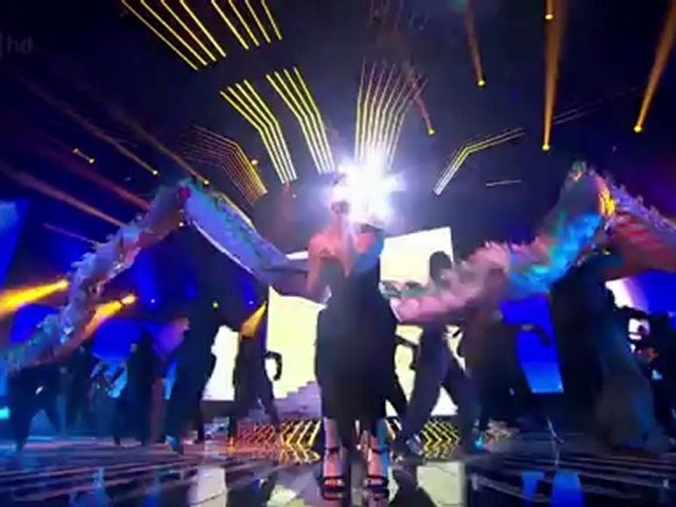 Alicia Keys - Girl on Fire (The X Factor UK)