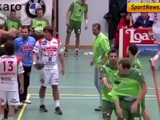 Παίκτης κατεβάζει το σορτς του μπροστά στους οπαδούς!