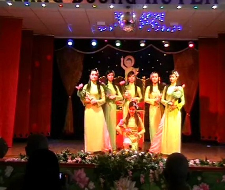 15. Múa DÂNG SEN  JuLie, Sophie, Ngọc Hân, Kim Linh, Lan Anh, Stéphanie