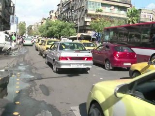 سائقو الاجرة بدمشق يبحثون عن قوت يومهم وسط الحواجز