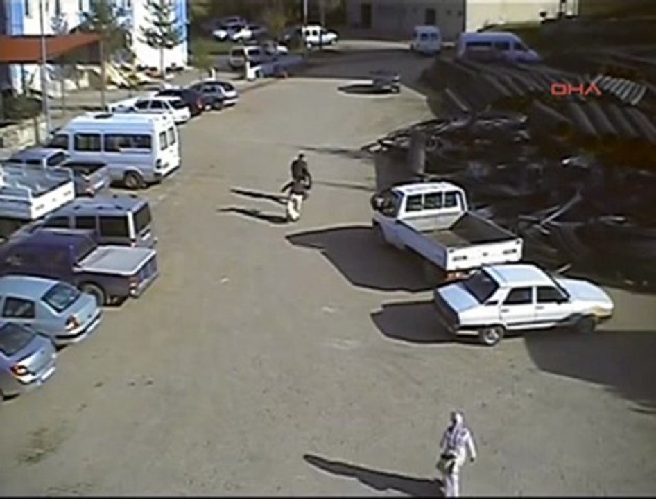 Kadından Adama Meydan Dayağı