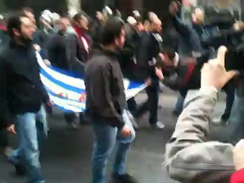 Πορεία - Πολυτεχνείο - Ελληνική Σημαία